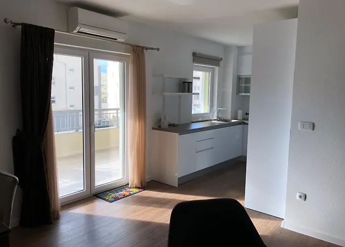 Maral アパート マカルスカ